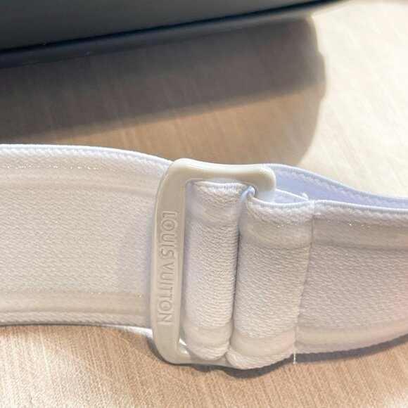 Louis Vuitton Ski Goggles with Monogram - Picture 5 of 5